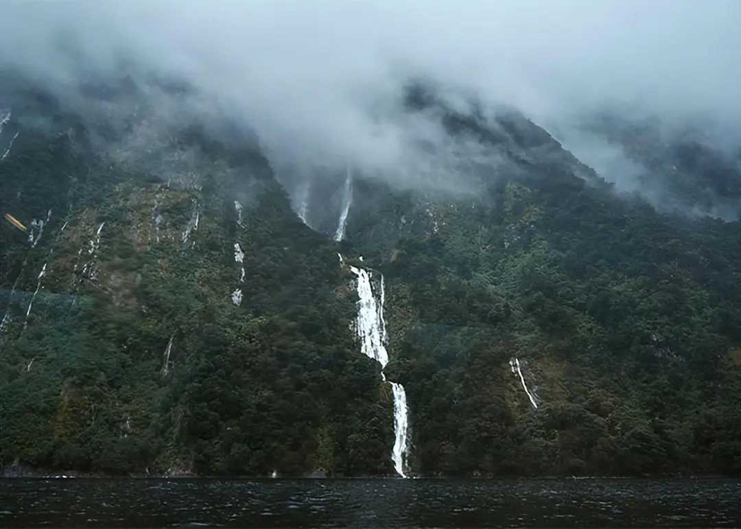 Global Marvels: Diverse Landmarks of Culture, Nature, and Technology