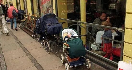 Icelandic Custom: Babies Left Outside Restaurants
